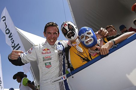 Rallye Mexiko - Julien Ingrassia mit Fans in Wrestling-Masken
