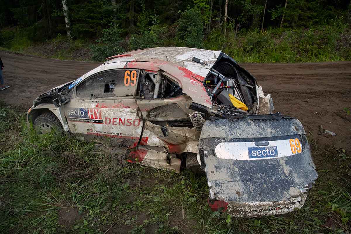 Rovanperä raus – Evans führt knapp vor Neuville