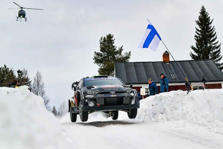 Rallye Schweden: Heiße Duelle auf Schnee und Eis