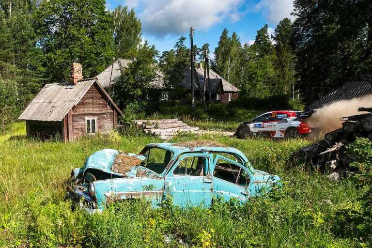 Tänak Schnellster – Rovanperä knapp vor Neuville