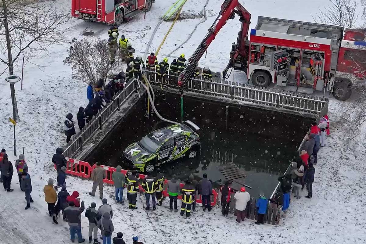 Skoda unter Wasser: Dramatische Sekunden für Keferböck