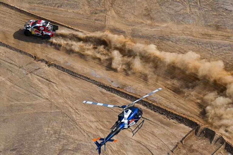 Al-Attiyah holt sich Tagessieg – Sainz bleibt vorn