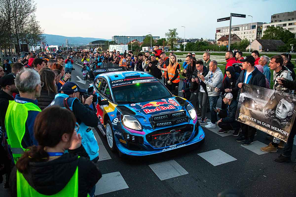 Neuville rutscht raus – Evans führt vor Tänak