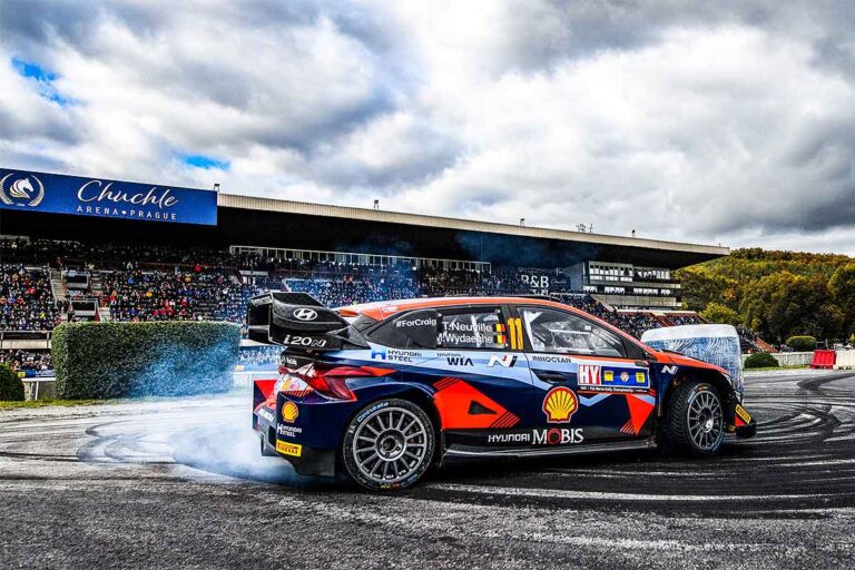 Rallye Zentraleuropa: Neuville führt nach kurzem Auftakt