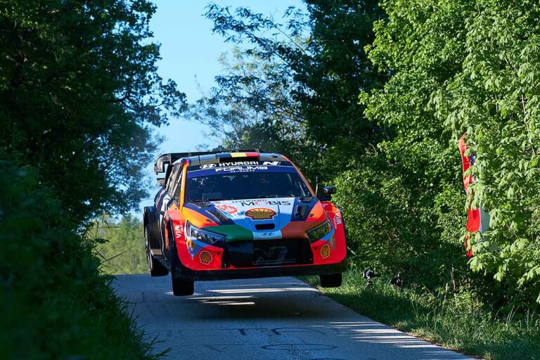 Rallye Kroatien: Neuville und Evans zeitgleich vorn