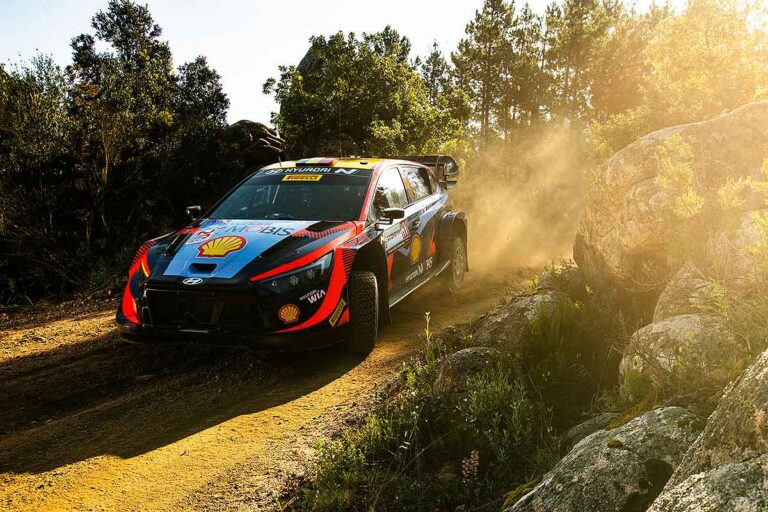 Rallye Sardinien: Neuville vorn – Ogier raus