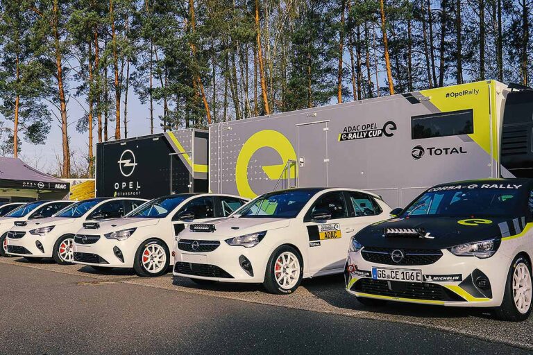 Opel liefert die ersten Elektro-Rallyefahrzeuge aus
