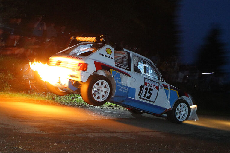 Sebastien Loeb startet im Peugeot 205 T16