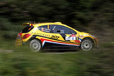 Thierry Neuville bleibt vorne
