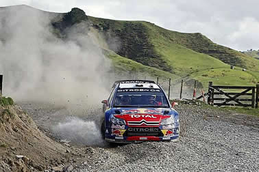 Loeb holt auf Hirvonen auf
