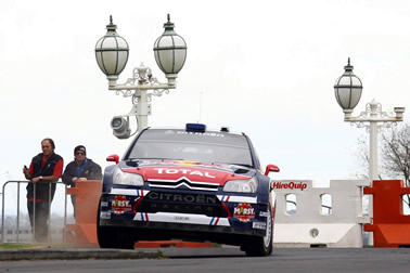 Ogier siegt knapp vor Räikkönen