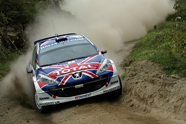 Meeke führt das Feld an