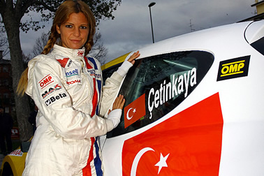 Cetinkaya arbeitet am IRC-Programm
