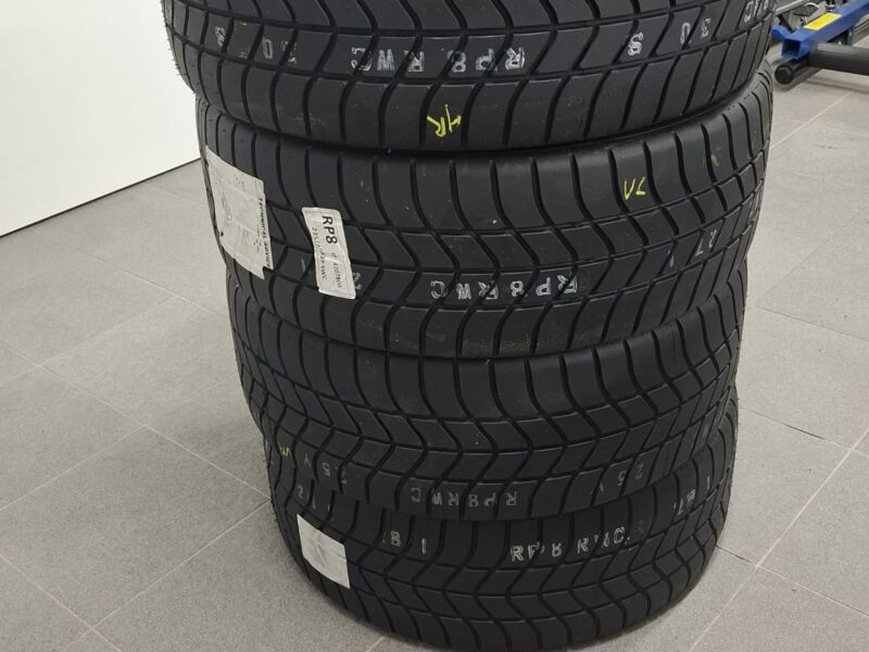 4 Stück NEUE Pirelli Rain 235/40R18 RWC