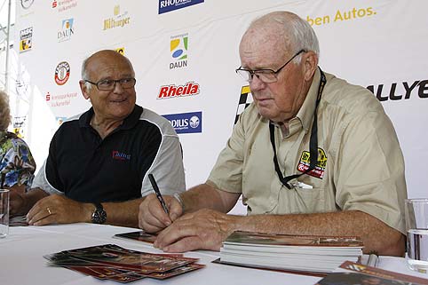 17 Stars bei Autogrammstunde