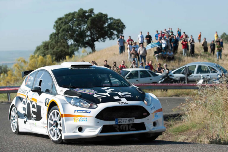 Porsche 911 gegen Ford R5