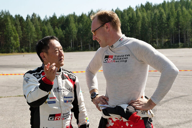 Toyota-Chef Toyoda entschuldigt sich bei Latvala