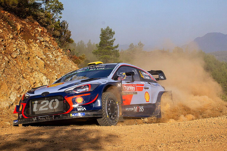 Rallye Türkei nach WP4: Vierkampf um die Spitze