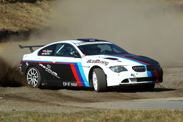 Gute Idee? Aigner mit BMW 650i auf Schotter