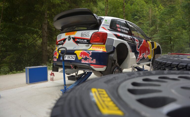 Schneebergland: Baumschlager mit heftigem Abflug