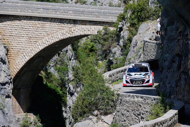 Bouffier holt ersten i20 WRC-Sieg