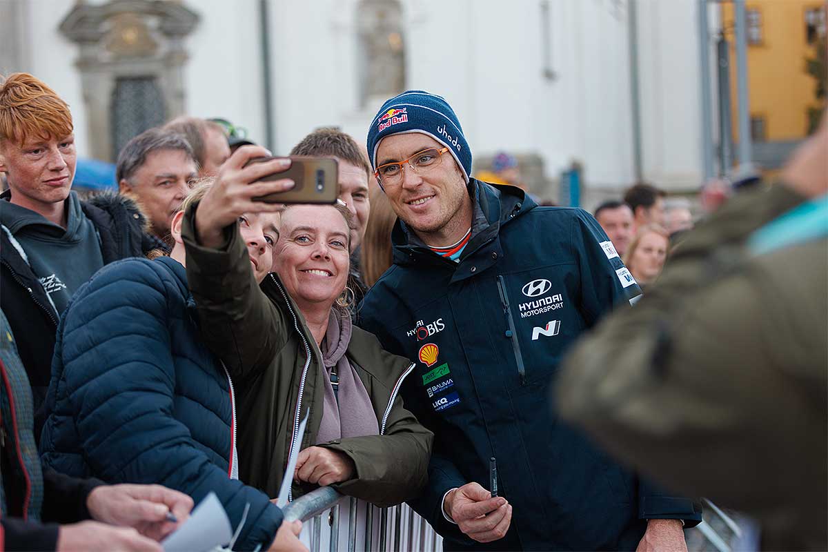 Donnerstag: Rallyeauftakt mit Action, Atmosphäre und Fannähe