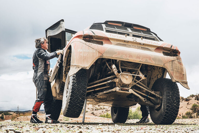 Prüfung abgebrochen, Sainz erobert Führung