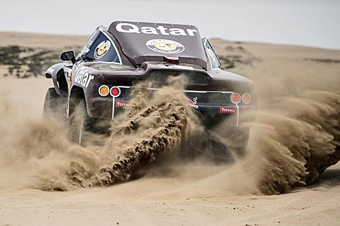Sainz gewinnt kurzen Auftakt