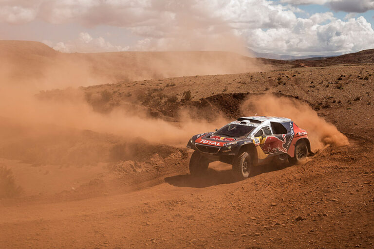 Etappensieg für Sainz – Führung für Loeb