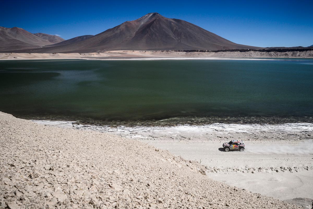 Al-Attiyah vorn – Sainz in Schwierigkeiten