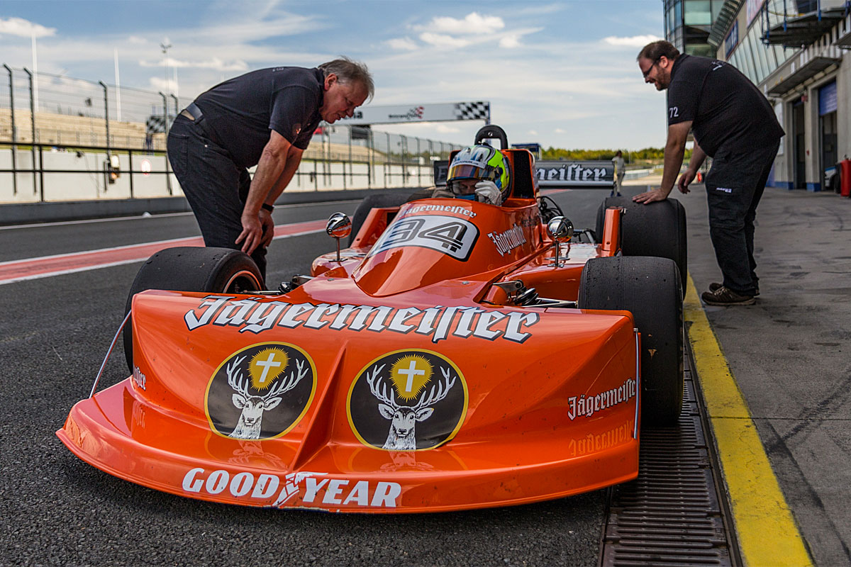 Stuck im 1976er Jägermeister Formel-1 beim GP Ice Race