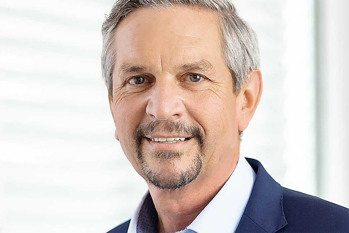 Tomczyk übergibt an Dr. Ennser