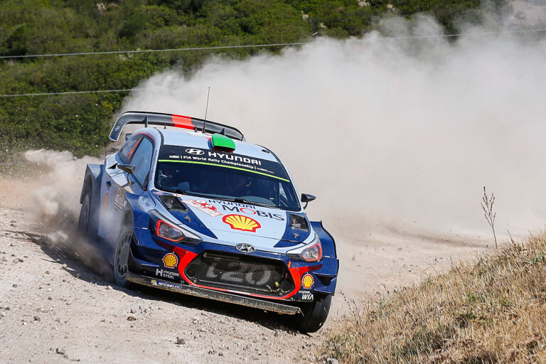 Sardinien nach WP9: Paddon knapp an der Spitze
