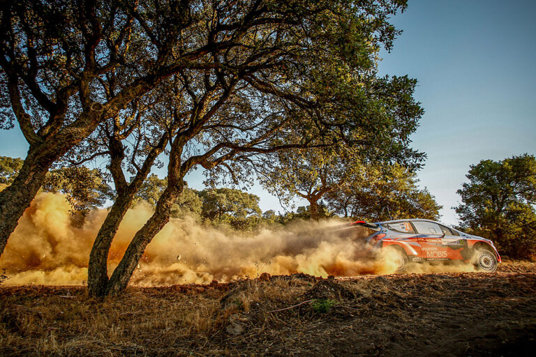 Paddon kann Ogier-Attacke kontern