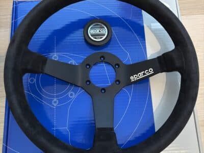 Neues Sparco Lenkrad geschüsselt R345