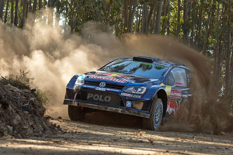 Latvala übernimmt Führung – Ogier verliert