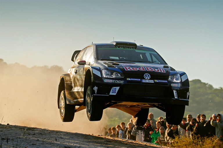 Latvala führt knapp vor Ogier und Paddon