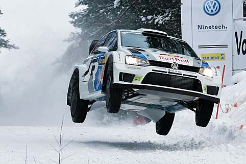 Loeb und Latvala jagen Ogier