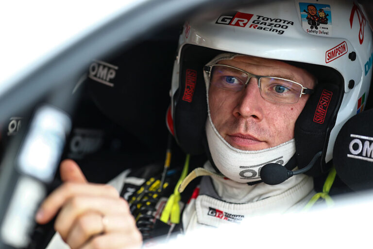 Jari-Matti Latvala legt im Shakedown vor