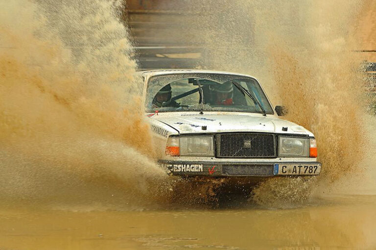 Ein Volvo schockt die Mitsubishi