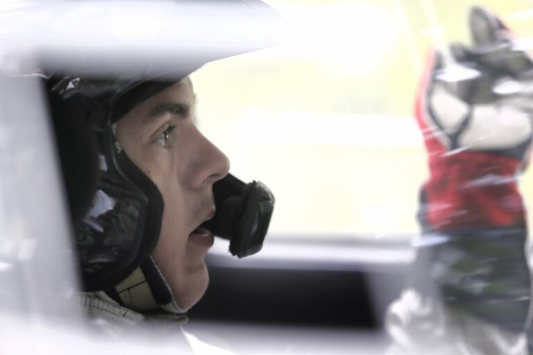 Kangur auf Startplatz 11, Wiegand auf 13