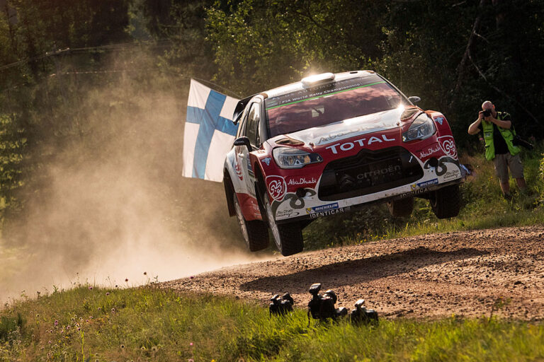 Meeke gewinnt erste Finnland-Etappe