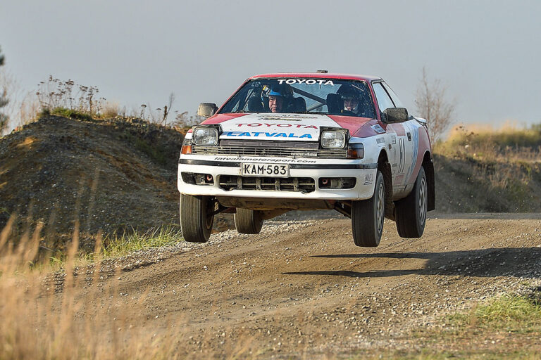 Latvala fliegt – Knöbel siegt