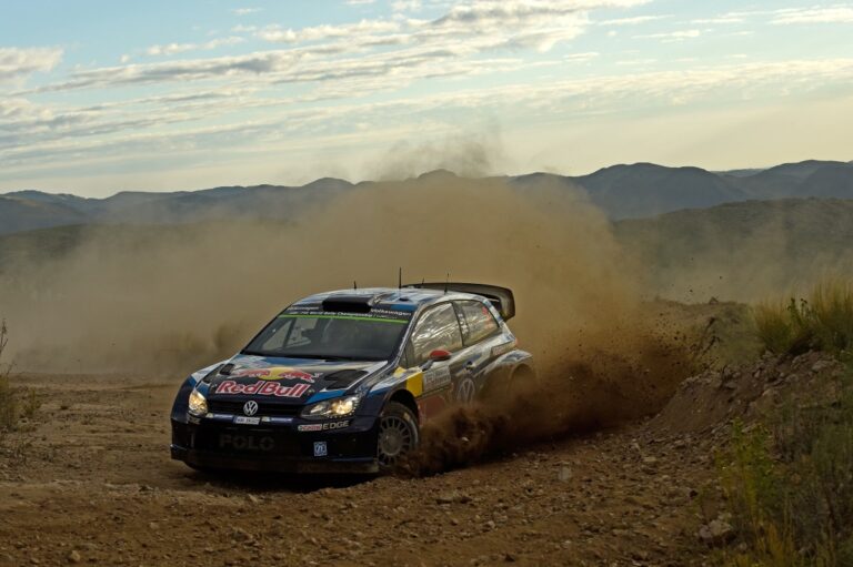 Meeke setzt sich ab – Probleme für Latvala