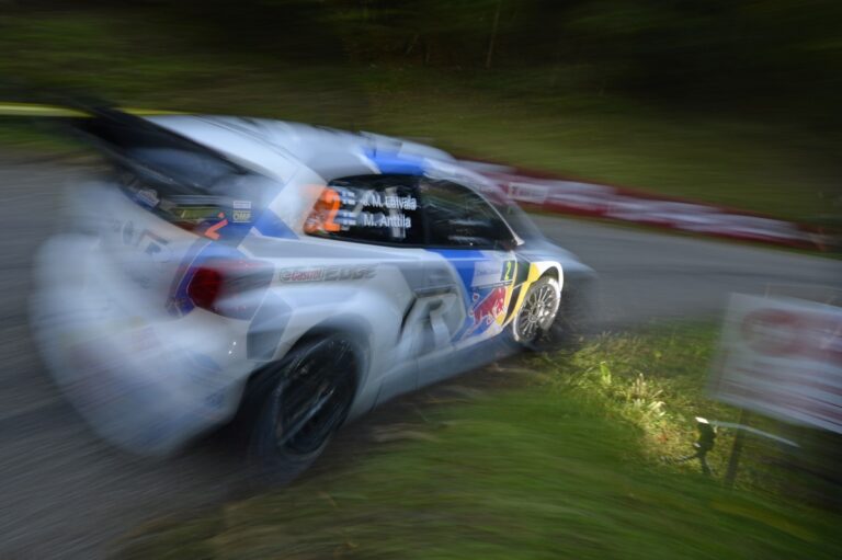 Latvala setzt sich ab