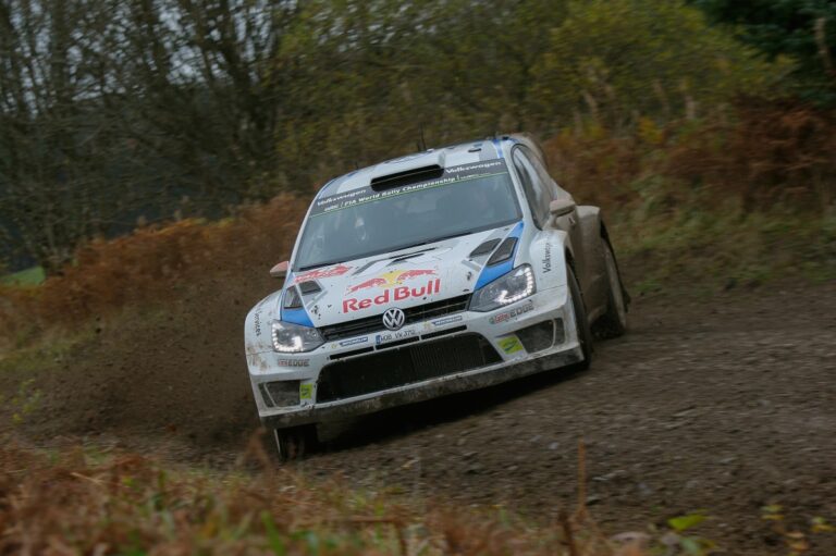 Ogier und Latvala setzen sich ab