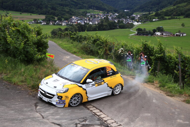 Der Titelkampf im ADAC Opel Rallye Cup spitzt sich zu