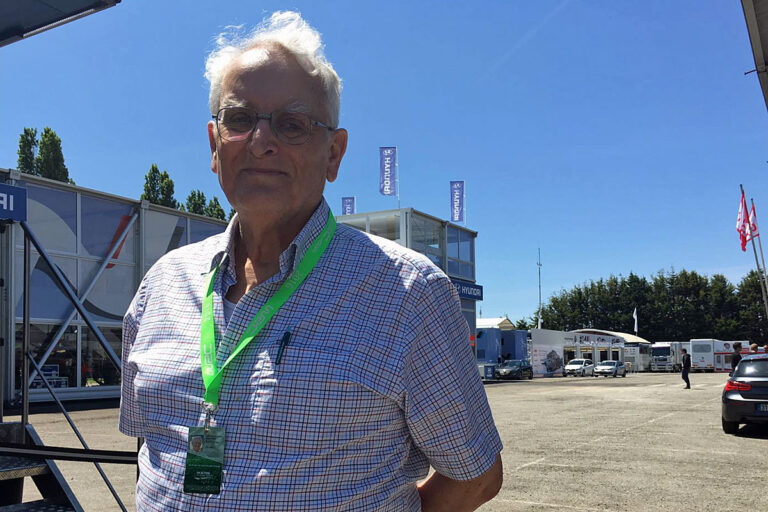 Martin Holmes gründet 500er-Club