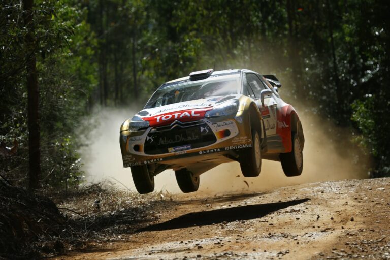 Meeke in Australien an der Spitze