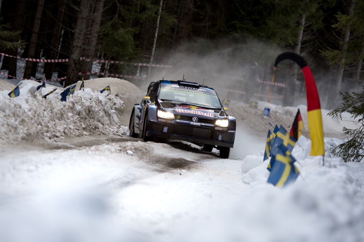 Ogier sitzt Mikkelsen im Nacken